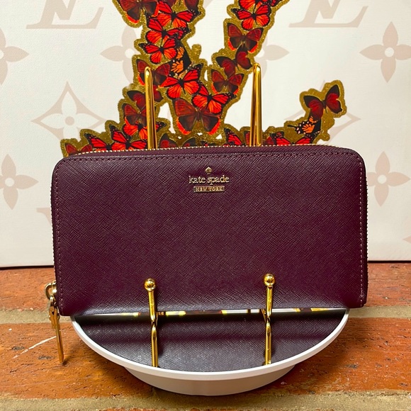 kate spade Handbags - NWOT Kate Spade zippy long wallet